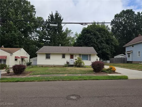 1835 Penthley Ave, Akron, OH 44312