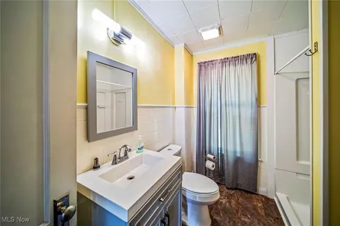 Bath - 6327 Bales Ct, Ashtabula, OH 44004 photo 1 of 2
