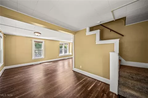 Living - 6327 Bales Ct, Ashtabula, OH 44004 photo 2 of 5