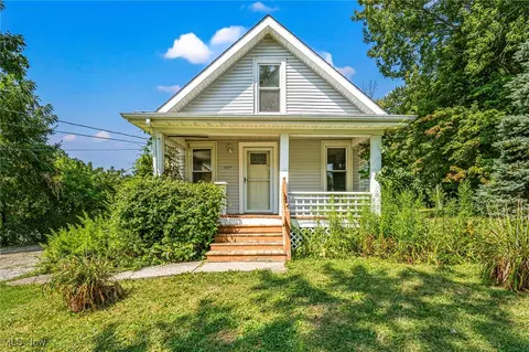 6327 Bales Ct, Ashtabula, OH 44004