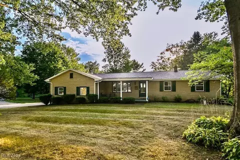 6345 Chesham Dr NE, Canton, OH 44721