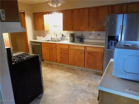 Kitchen - 1808 W 19th St, Ashtabula, OH 44004 photo 1 of 3