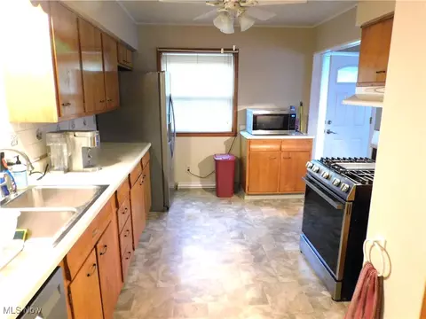 Kitchen - 1808 W 19th St, Ashtabula, OH 44004 photo 2 of 3