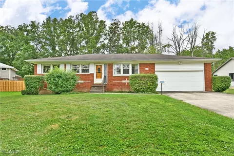 327 Durst Dr NW, Warren, OH 44483