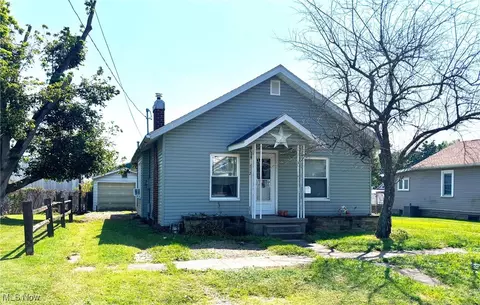 712 Florence St, Belpre, OH 45714