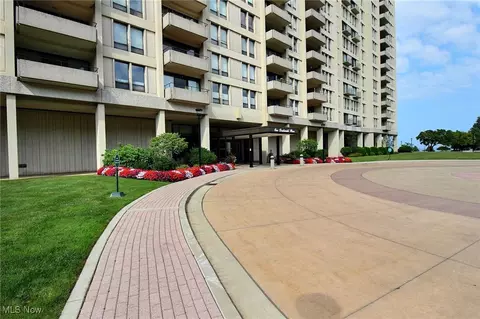 1 Bratenahl Pl #1309-1311, Bratenahl, OH 44108