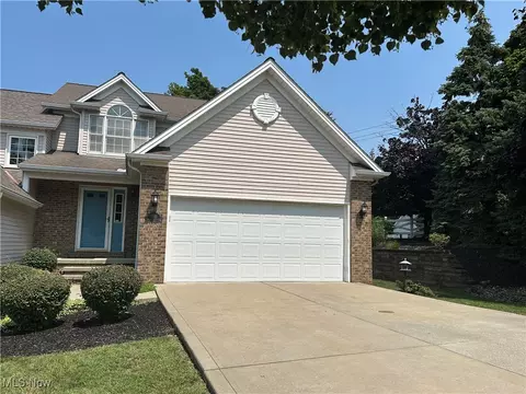 91 Sunset Cove Cir, Eastlake, OH 44095