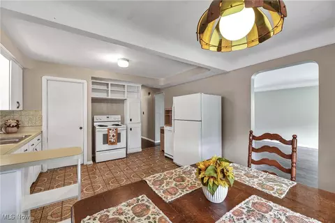 6506 Snow Rd, Parma, OH 44129 photo 7