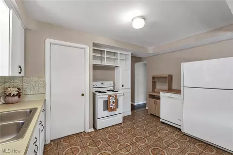 6506 Snow Rd, Parma, OH 44129 photo 8