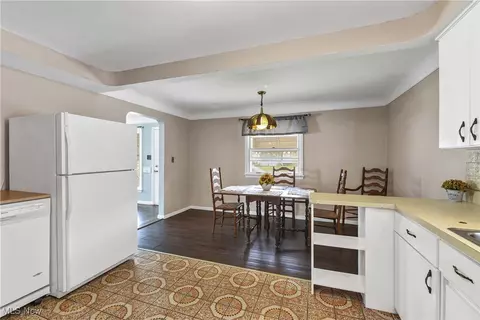 6506 Snow Rd, Parma, OH 44129 photo 9