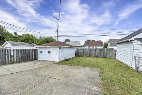 6506 Snow Rd, Parma, OH 44129 photo 4