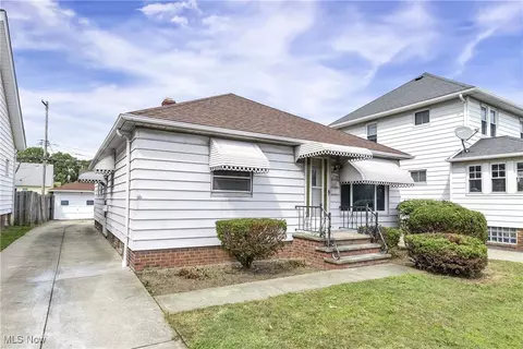 6506 Snow Rd, Parma, OH 44129 photo 2