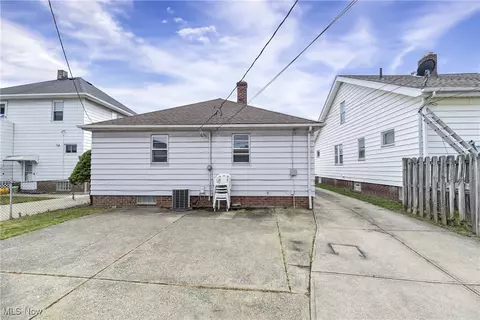 6506 Snow Rd, Parma, OH 44129 photo 5