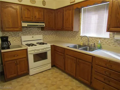 131 Forest Rd, Weirton, WV 26062 photo 6