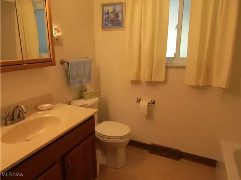 131 Forest Rd, Weirton, WV 26062 photo 9