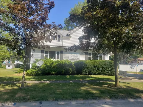 112 Vine St, Wellington, OH 44090