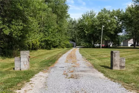 8767 Stearns Rd, Olmsted Twp, OH 44138