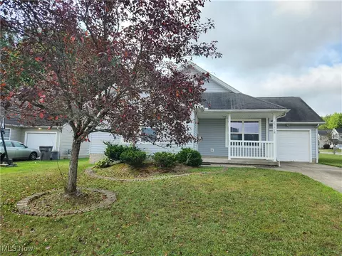 2951 Megan Cir, Youngstown, OH 44505