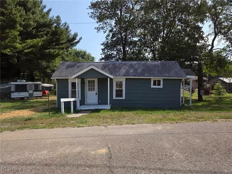 713 7th St, Bergholz, OH 43964