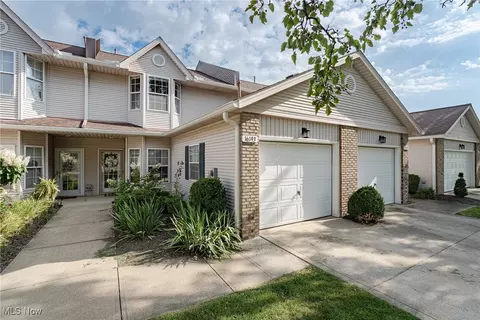 16193 Emerald Pt, Middleburg Heights, OH 44130