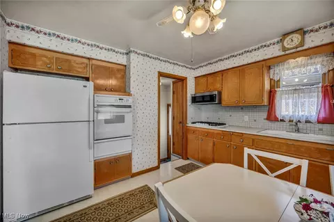 426 E 266th St, Euclid, OH 44132 photo 10
