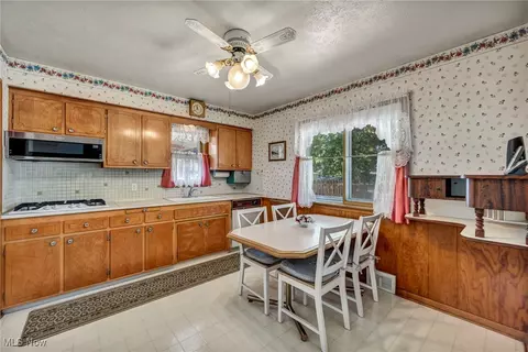 426 E 266th St, Euclid, OH 44132 photo 11