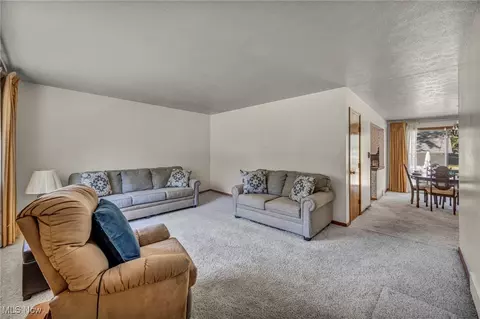 426 E 266th St, Euclid, OH 44132 photo 5