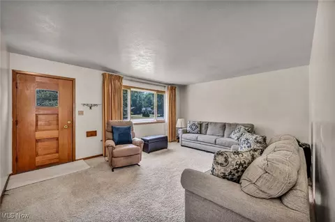 426 E 266th St, Euclid, OH 44132 photo 6
