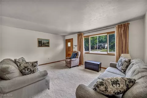 426 E 266th St, Euclid, OH 44132 photo 7