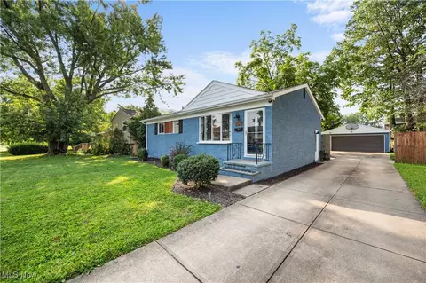 2575 Marda Dr, Parma, OH 44134 photo 3