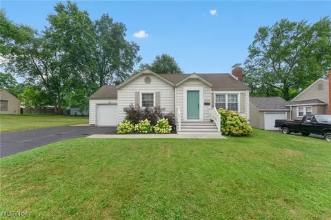 2226 Renwick Dr, Poland, OH 44514