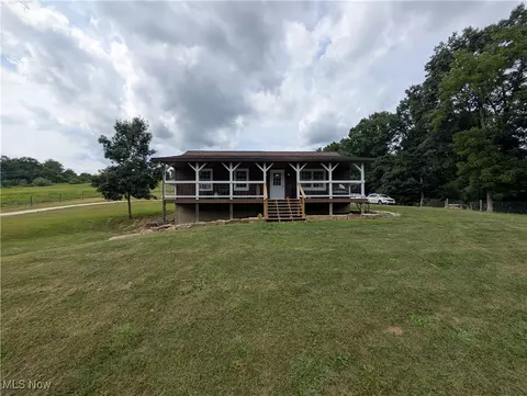 1705 S Cove Ln, Norwich, OH 43767