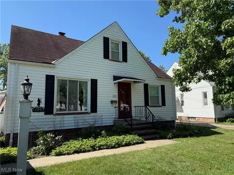11097 Woodview Blvd, Parma Heights, OH 44130