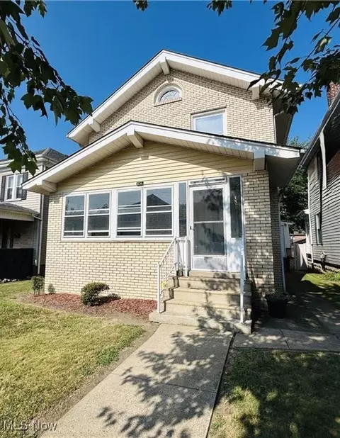 1329 East St, Follansbee, WV 26037