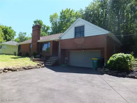 2348 Rockside Rd, Seven Hills, OH 44131