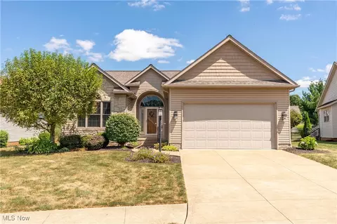2984 Villa Glen Cir NW, Canton, OH 44708