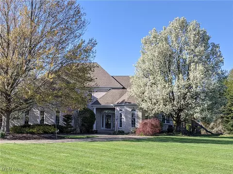 23926 W Rim Dr, Columbia Station, OH 44028
