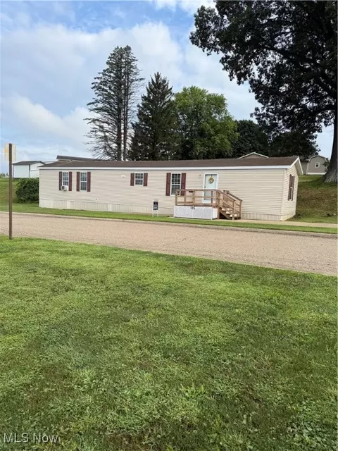 105 Rains Cir, South Zanesville, OH 43701