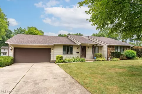824 Sawmill Trl NE, Massillon, OH 44646