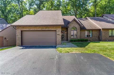 4456 Willow Creek Dr SE, Warren, OH 44484