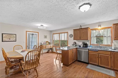 Kitchen - 40885 Mount Hope Rd, Flushing, OH 43977 photo 4 of 5