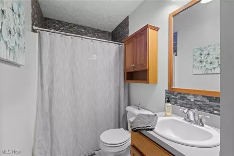 Bath - 40885 Mount Hope Rd, Flushing, OH 43977 photo 4 of 5
