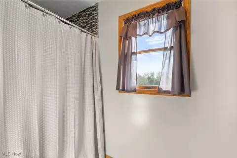 Bath - 40885 Mount Hope Rd, Flushing, OH 43977 photo 3 of 5
