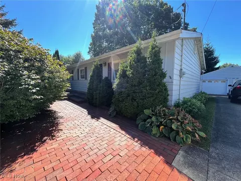 3788 Adrian Dr, Warren, OH 44484