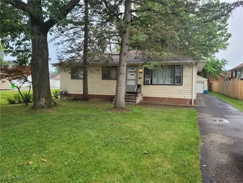 4820 Green Rd, Warrensville Heights, OH 44128