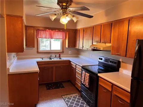 Kitchen - 277 Francis Ave, Windsor Heights, WV 26075 photo 1 of 2