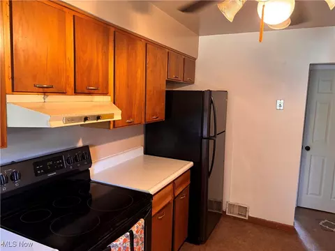 Kitchen - 277 Francis Ave, Windsor Heights, WV 26075 photo 2 of 2