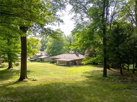 1341 Valley Dr, Akron, OH 44312 photo 4