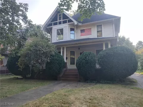 359 S 4th St, Coshocton, OH 43812