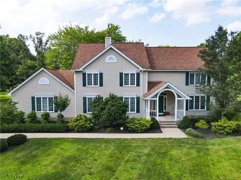 2040 Valley Park Cir, Broadview Heights, OH 44147